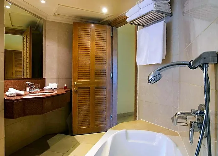 Movenpick منتجع 5*